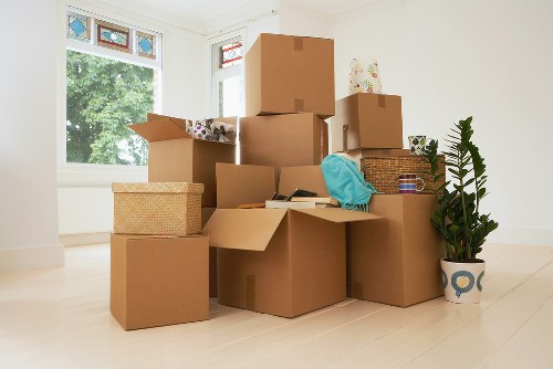Local Shacklewell storage unit and moving support for secure belongings